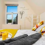 Modern & Stylish Flat In Moseley