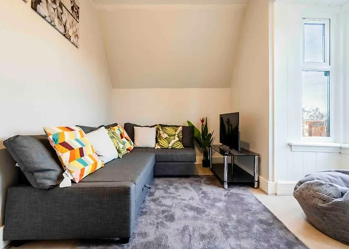 Modern & Stylish Flat In Moseley