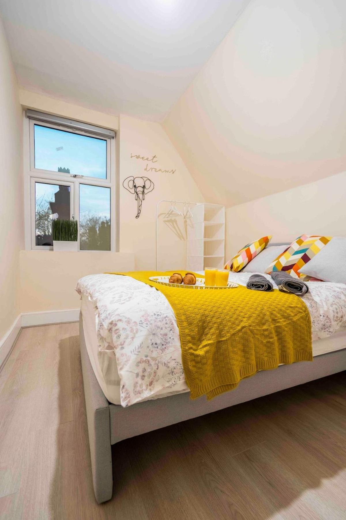 Modern & Stylish Flat In Moseley