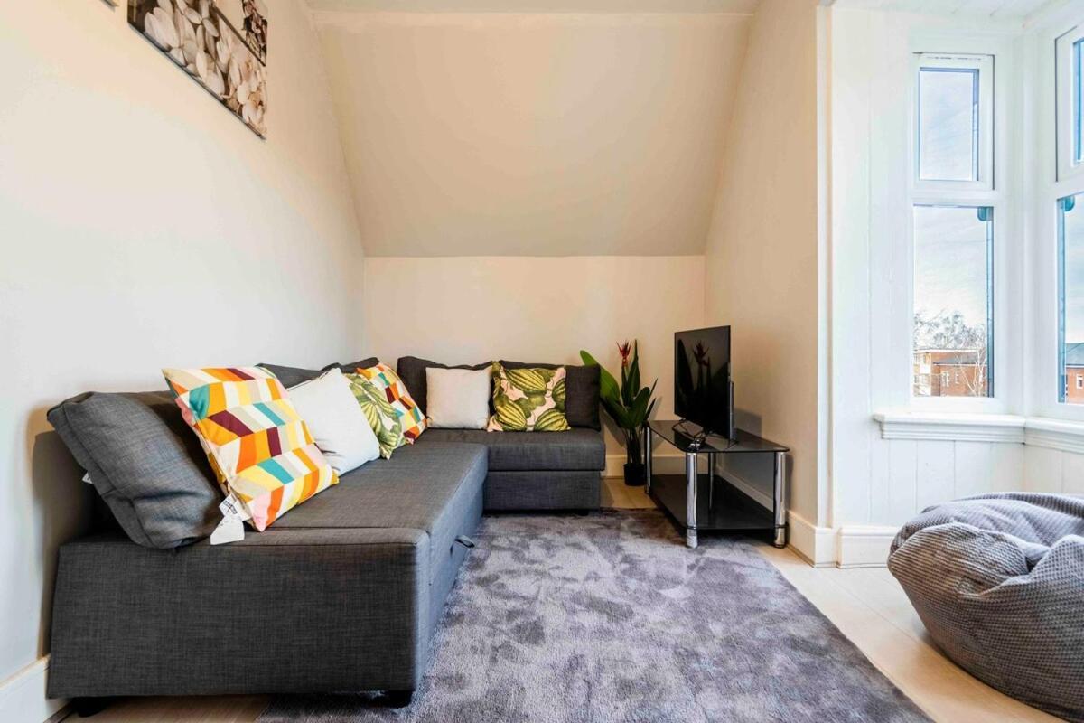 Modern & Stylish Flat In Moseley Apartment