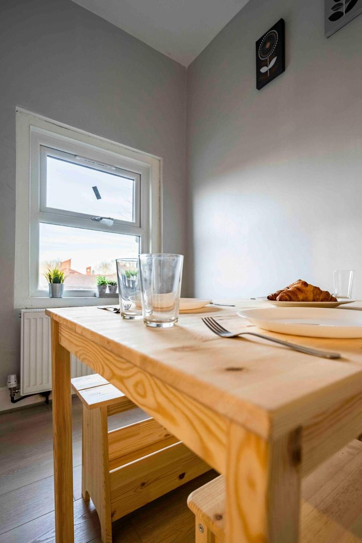 Apartment Modern & Stylish Flat In Moseley *