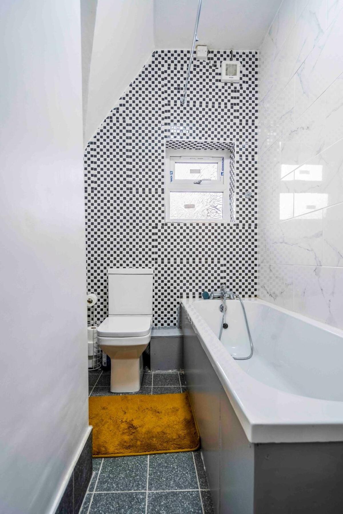 Modern & Stylish Flat In Moseley * Birmingham